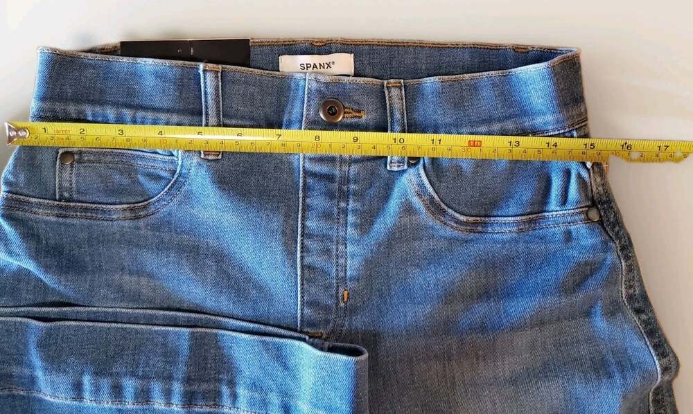 NWT SPANX Women's Medium Wide Leg Pull On Denim Jeans Flare Crop Pants